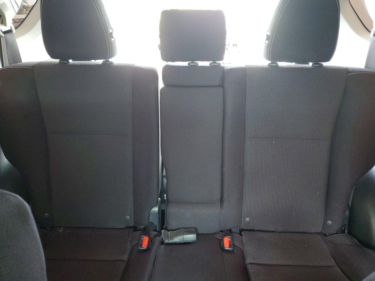 2017 TOYOTA RAV4 XLE photo 28