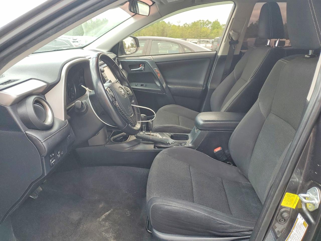 2017 TOYOTA RAV4 XLE photo 19