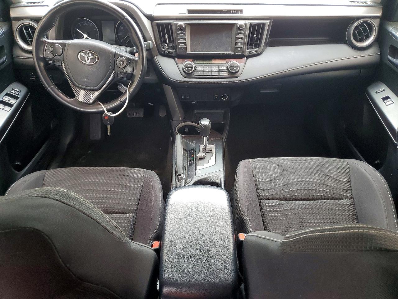 2017 TOYOTA RAV4 XLE photo 22