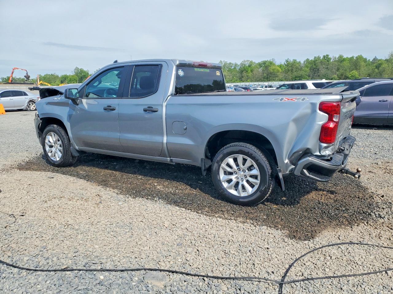 2024 CHEVROLET SILVERADO K1500 CUSTOM photo 3