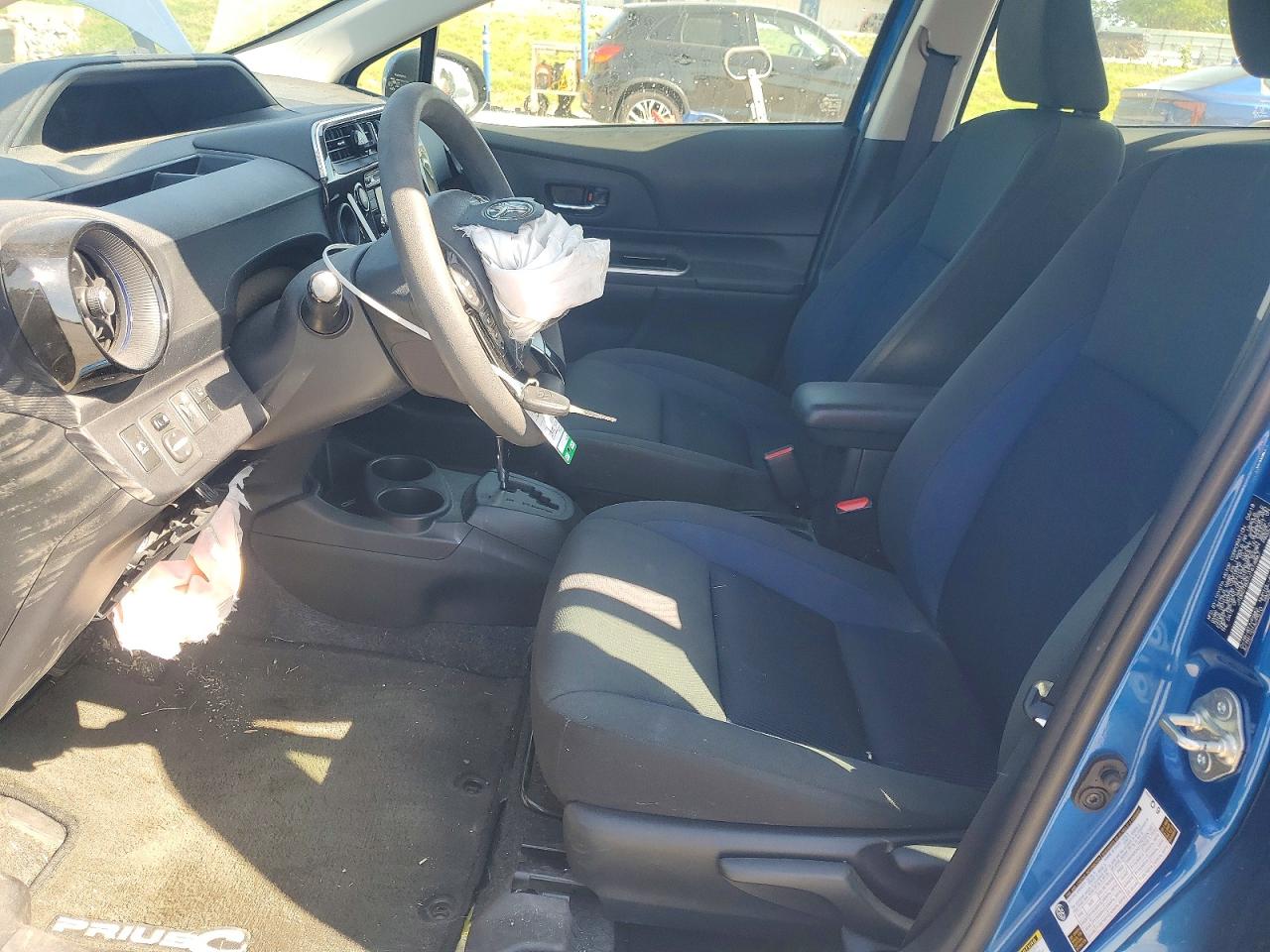 2018 TOYOTA PRIUS C TWO photo 13