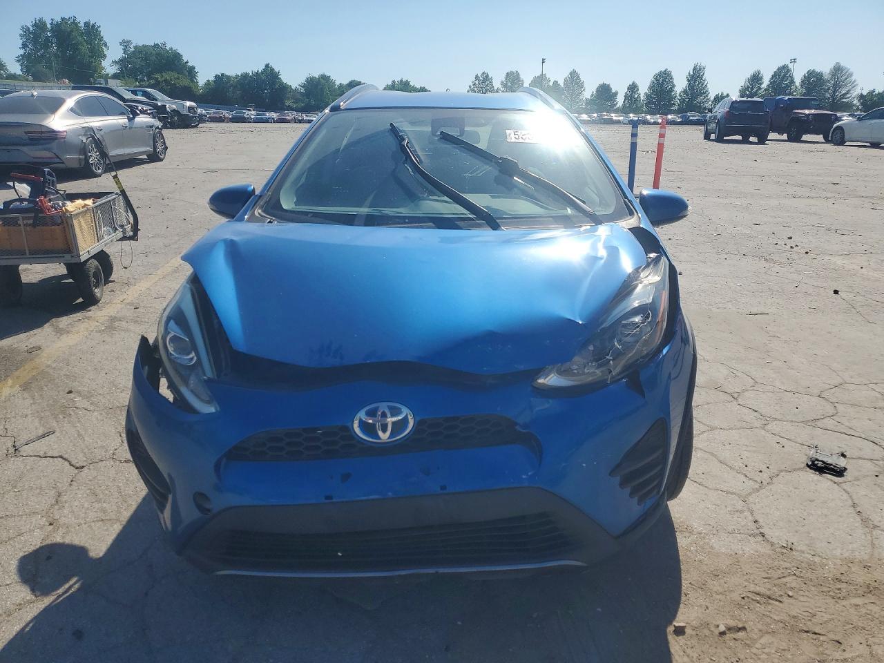 2018 TOYOTA PRIUS C TWO photo 9