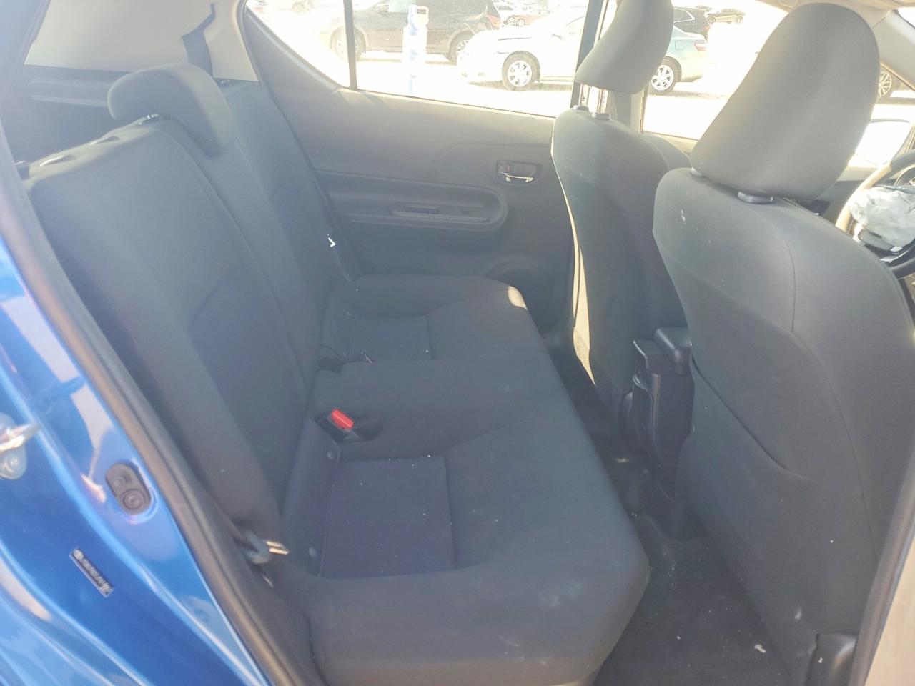 2018 TOYOTA PRIUS C TWO photo 19