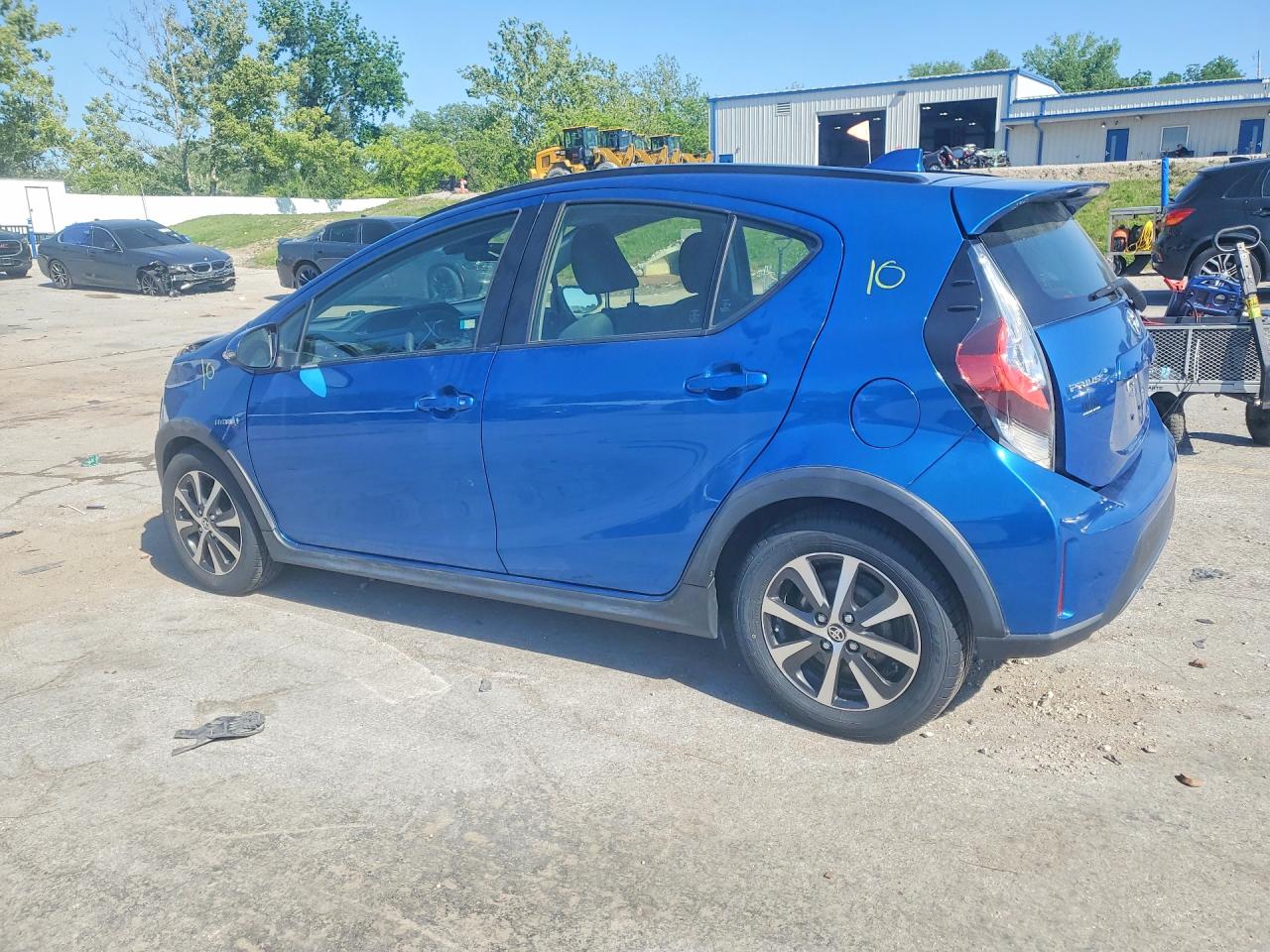 2018 TOYOTA PRIUS C TWO photo 3