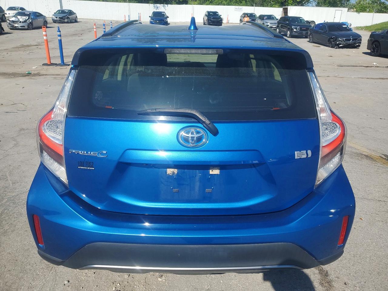 2018 TOYOTA PRIUS C TWO photo 11