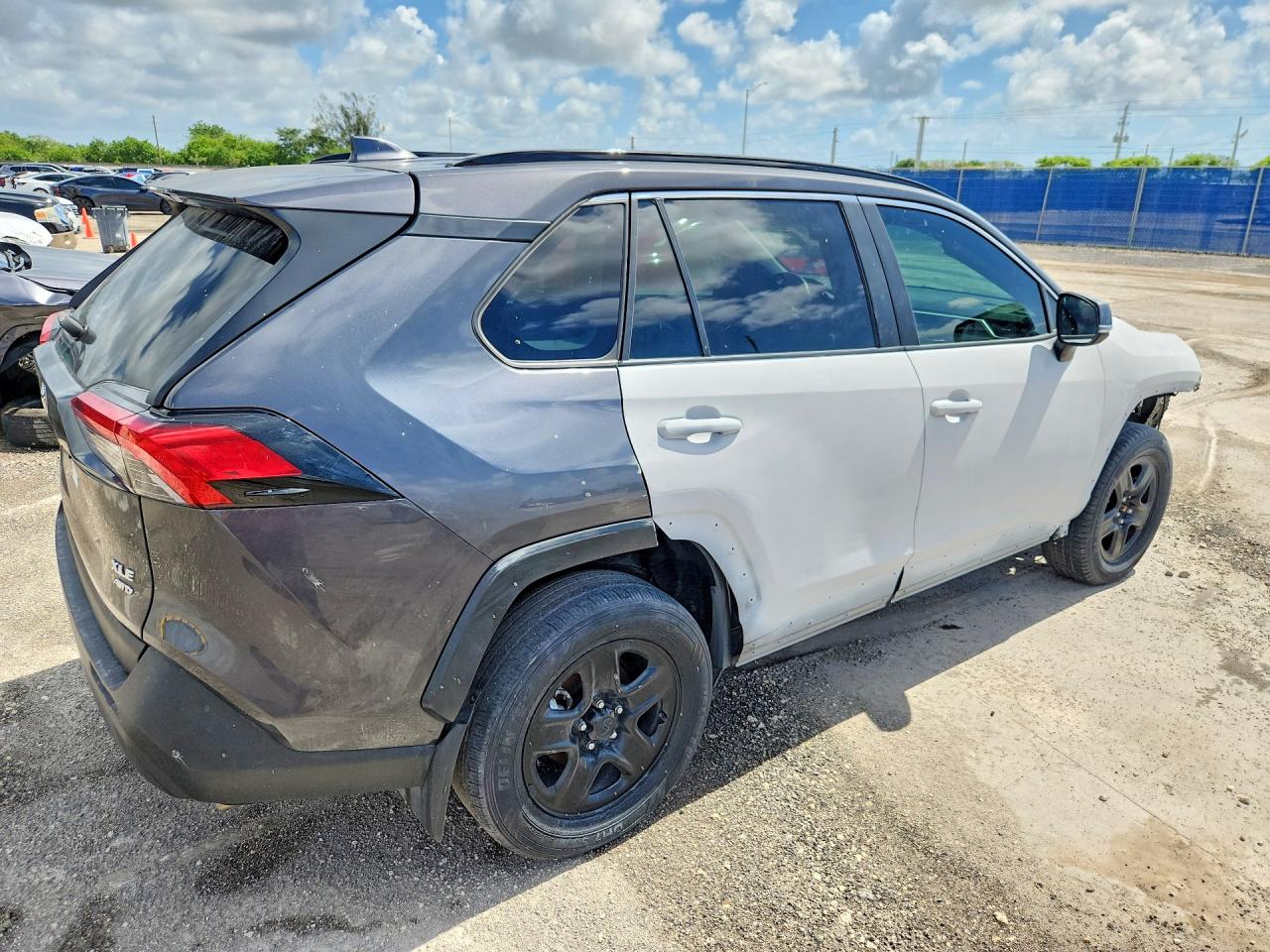 2025 TOYOTA RAV4 XLE PREMIUM photo 3