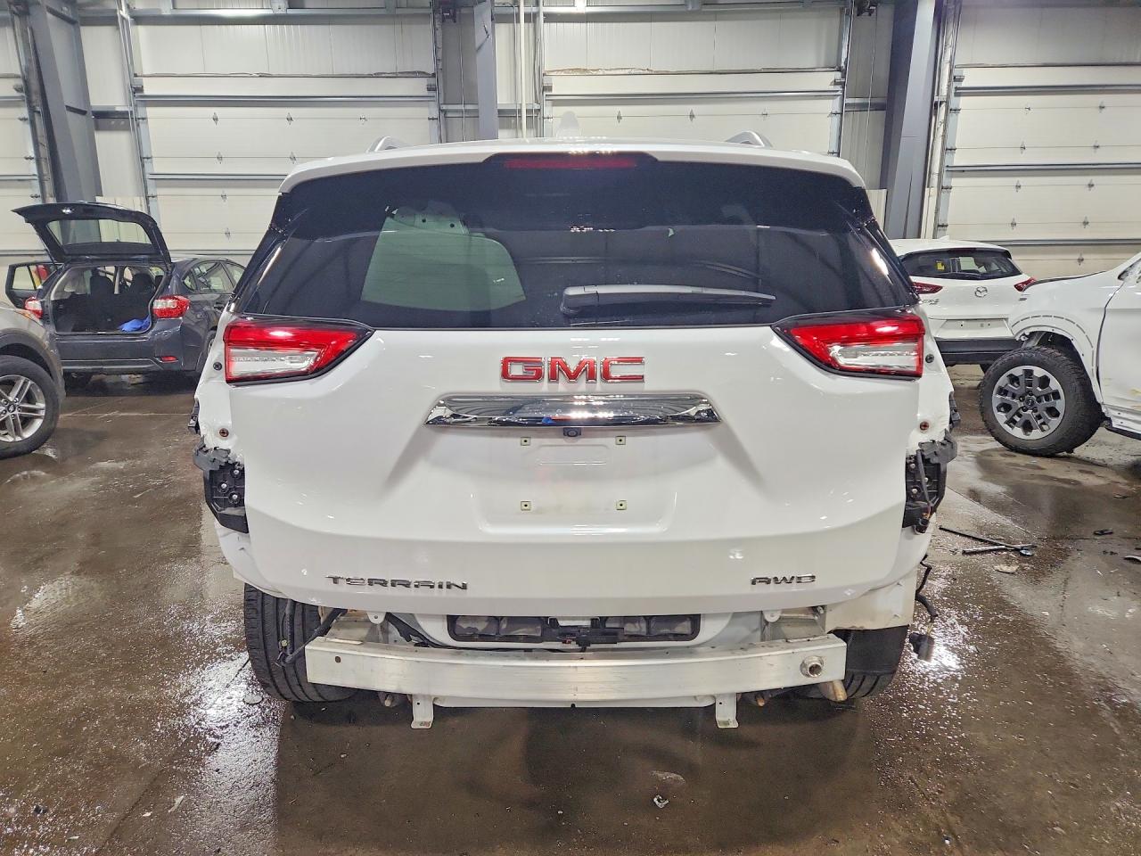 2024 GMC TERRAIN SLT photo 11