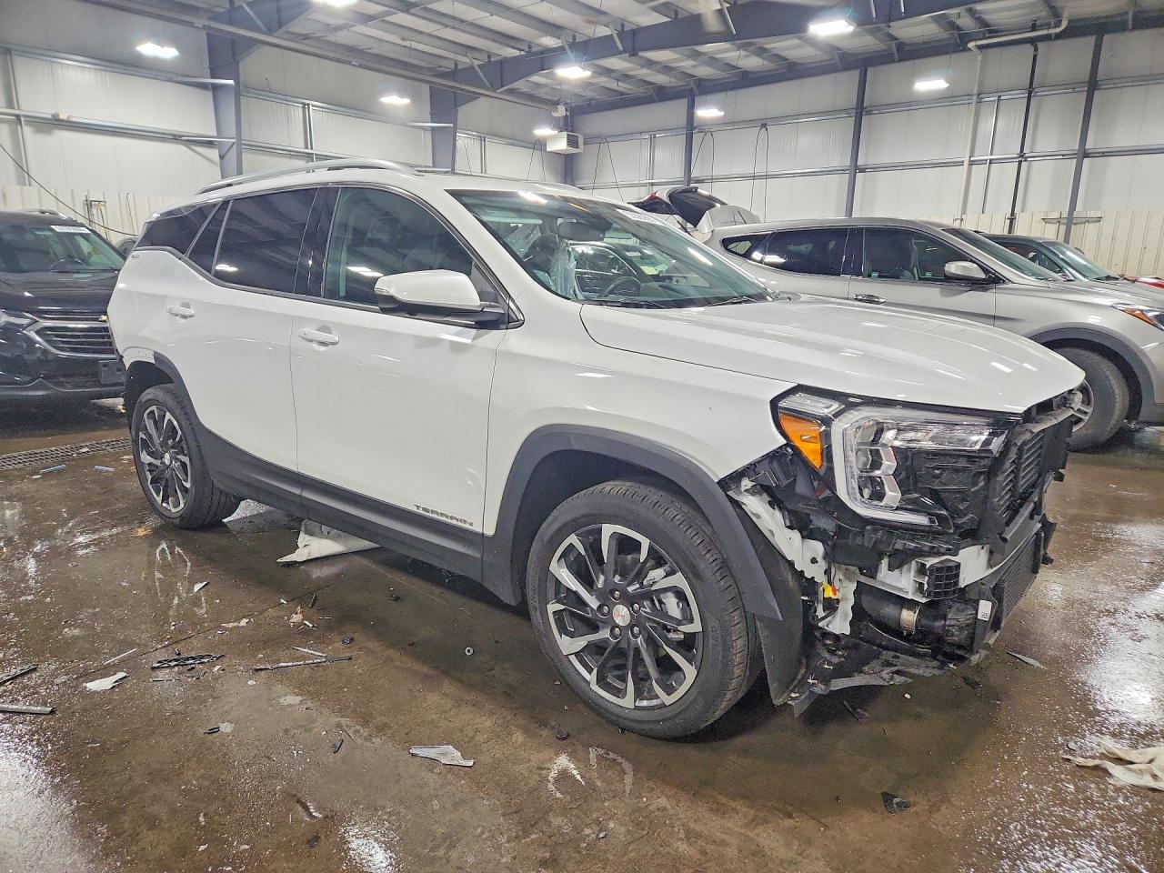 2024 GMC TERRAIN SLT photo 7