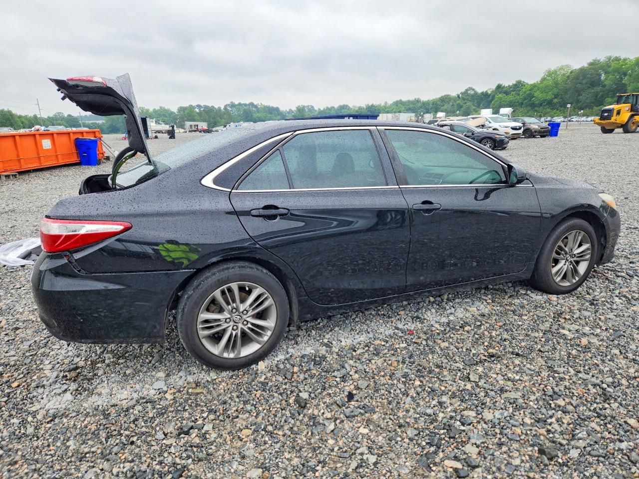 2017 TOYOTA CAMRY SE photo 5