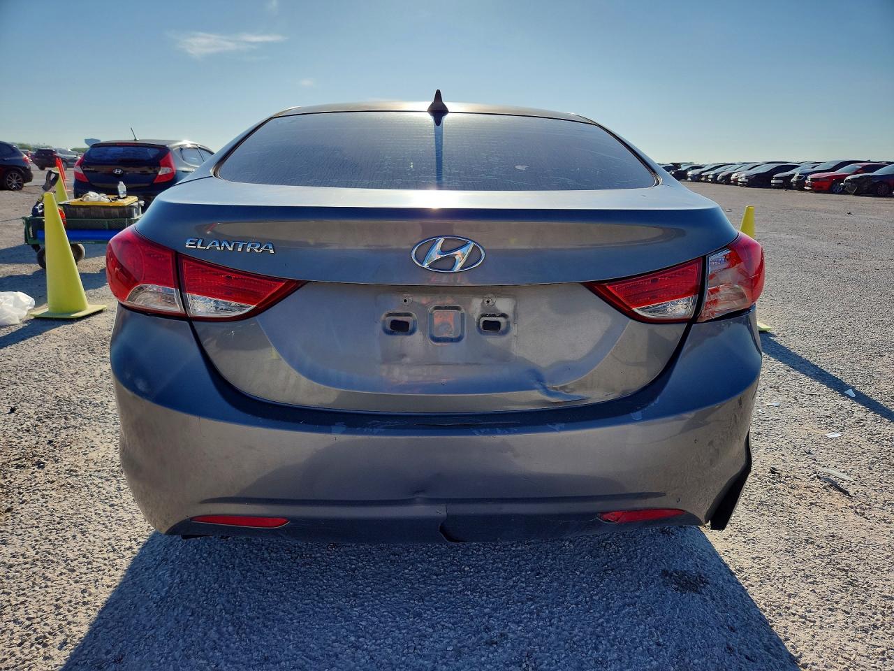2013 HYUNDAI ELANTRA GLS photo 16