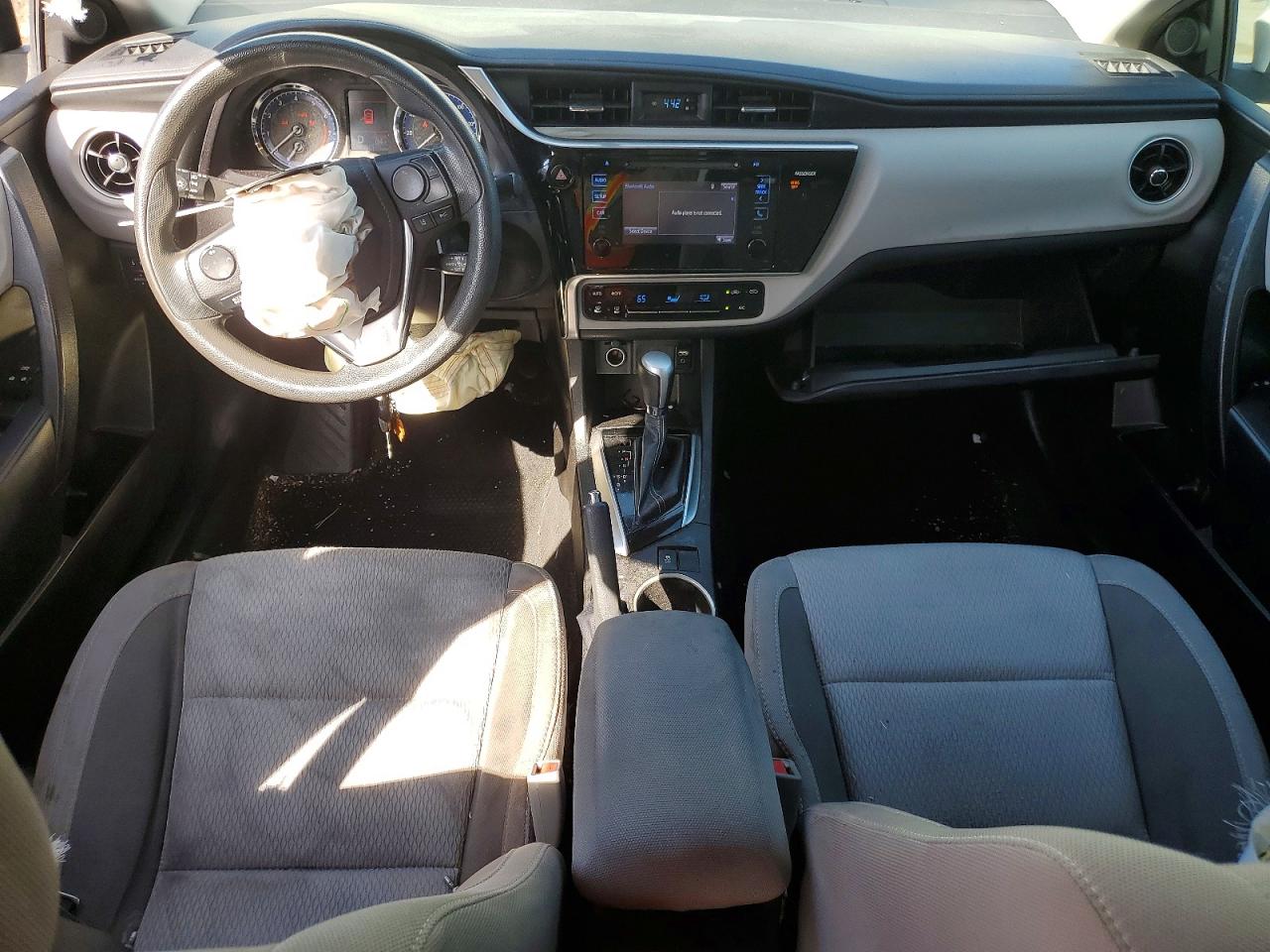 2017 TOYOTA COROLLA LE photo 15