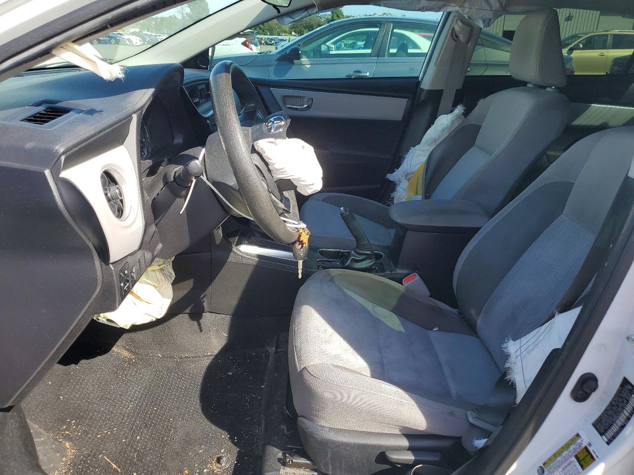 2017 TOYOTA COROLLA LE photo 13