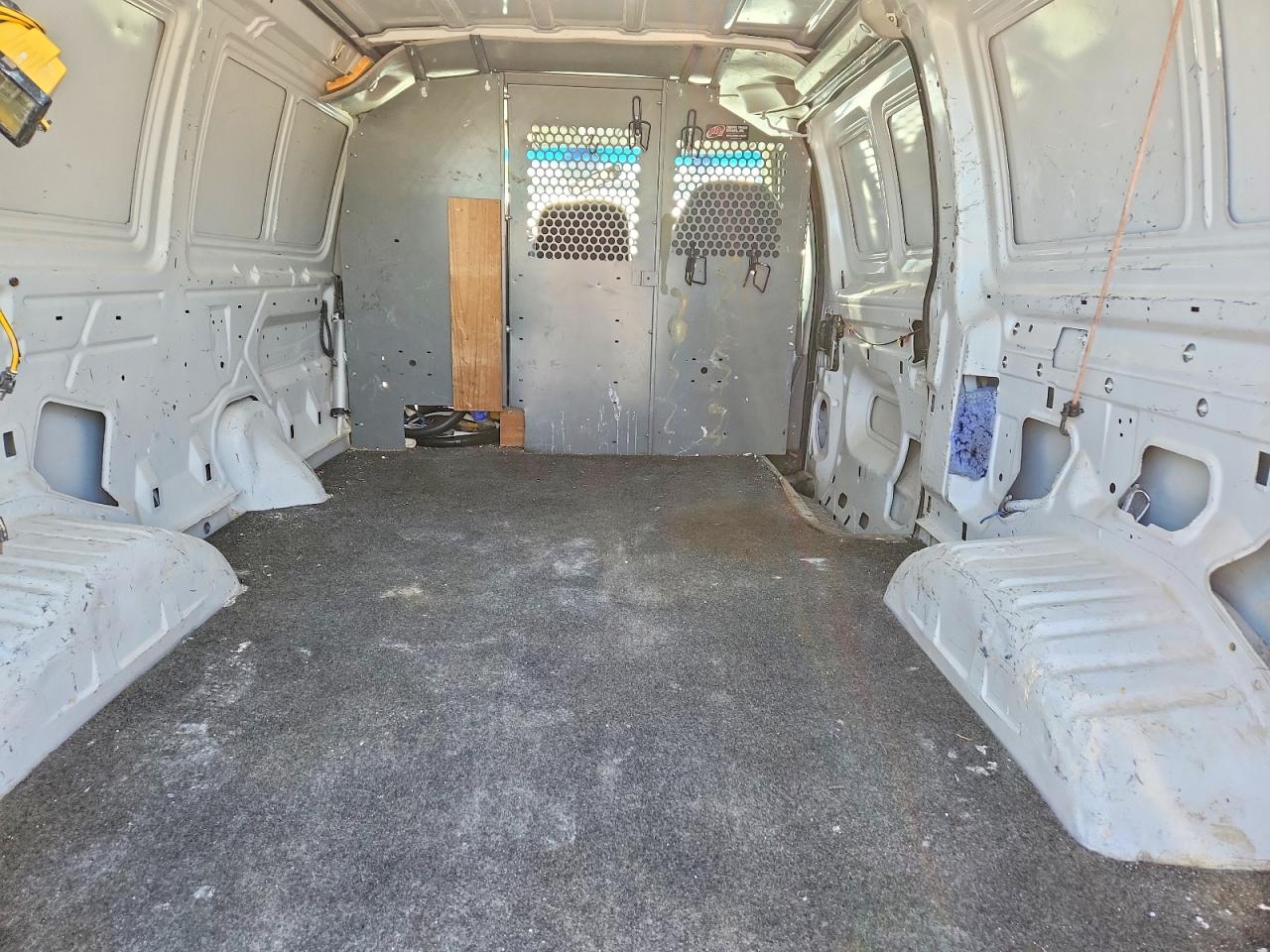 2005 FORD ECONOLINE E150 VAN photo 28