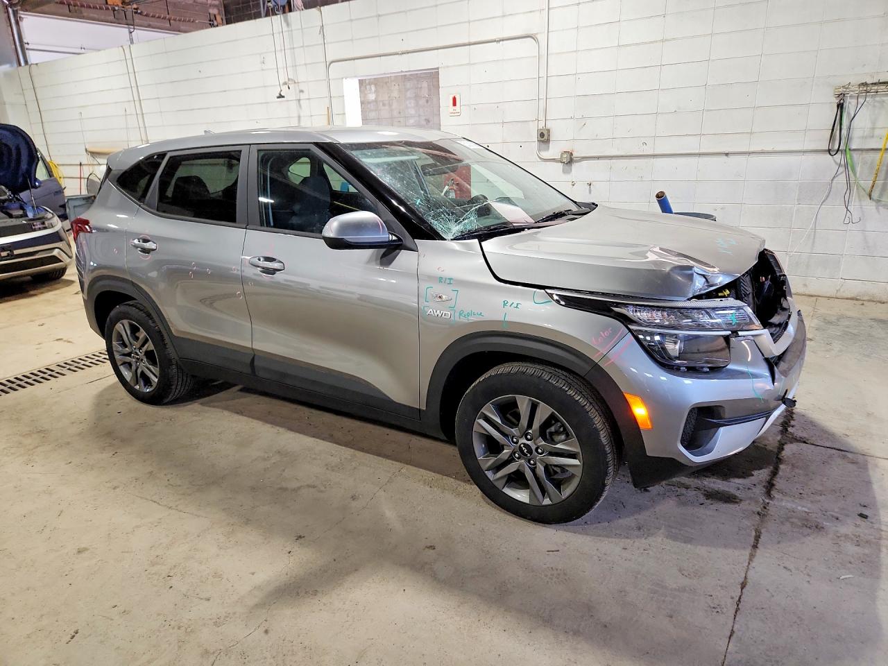 2023 KIA SELTOS LX photo 10