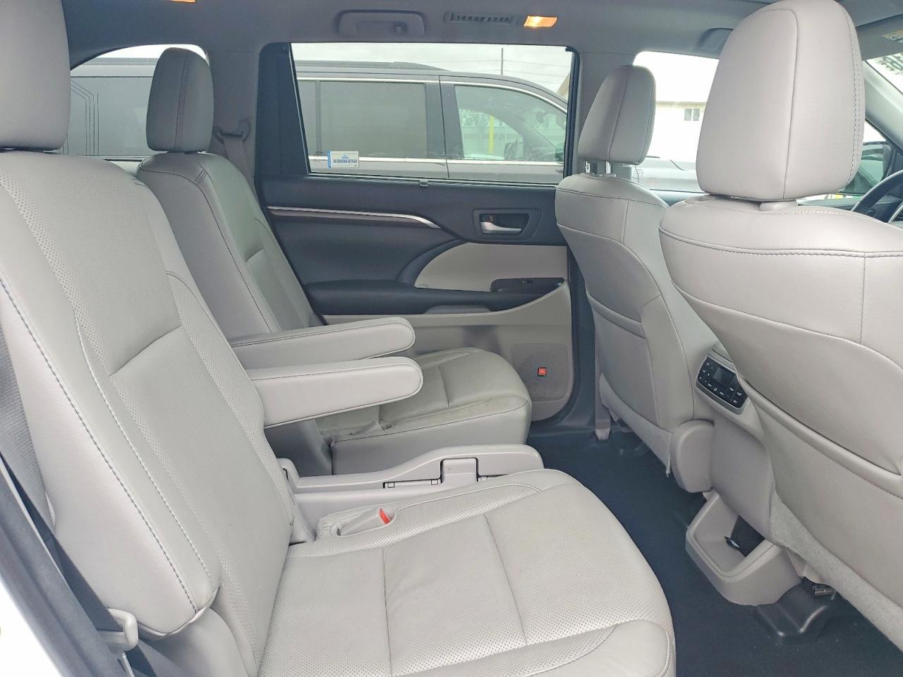 2016 TOYOTA HIGHLANDER LIMITED photo 21