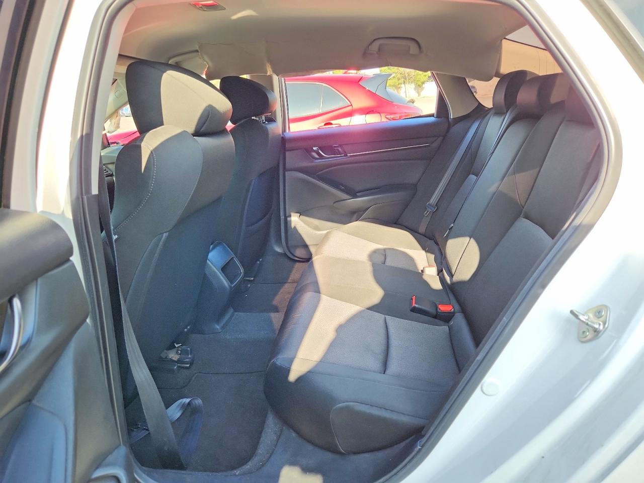 2018 HONDA ACCORD LX photo 10