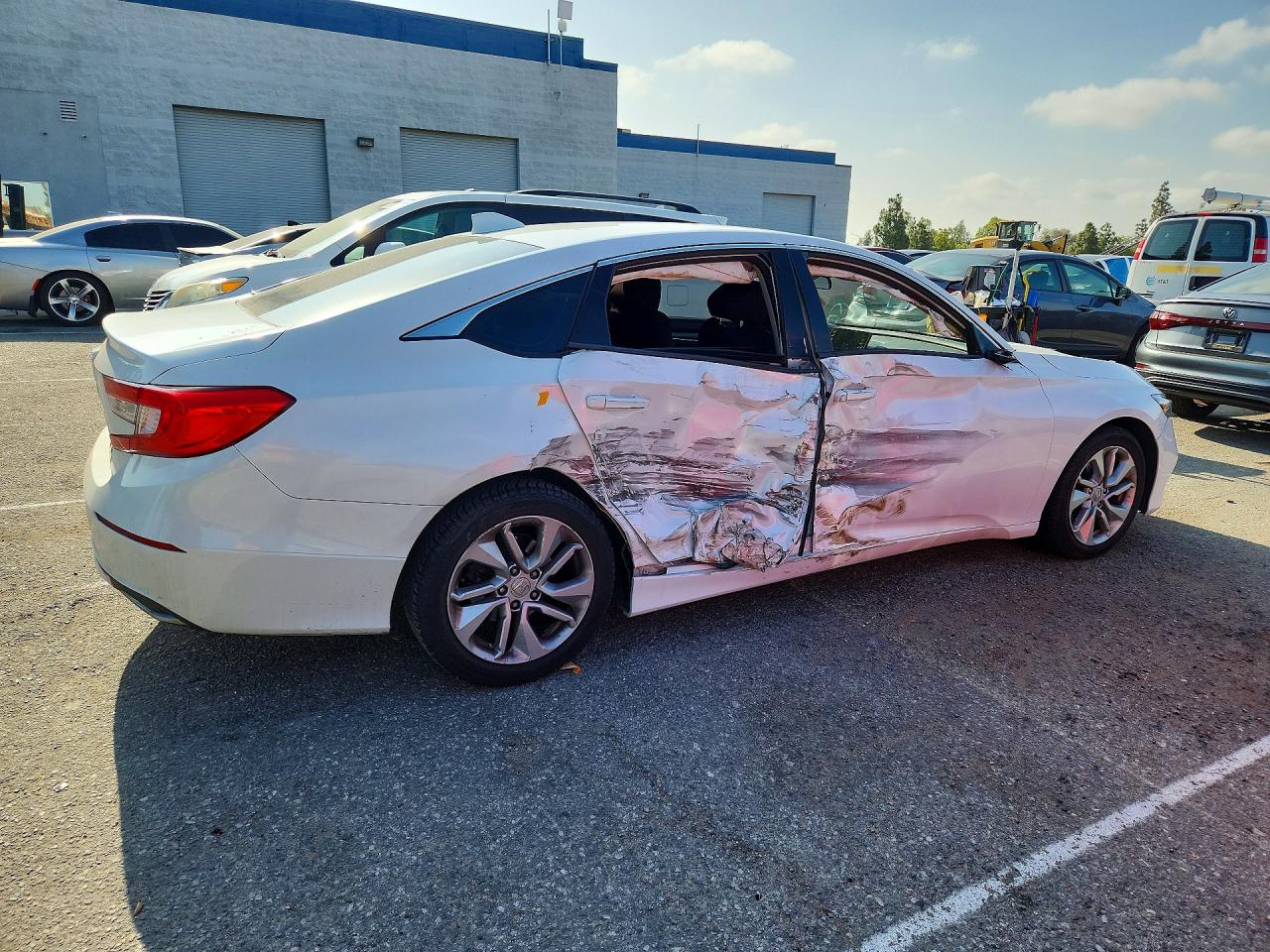 2018 HONDA ACCORD LX photo 3