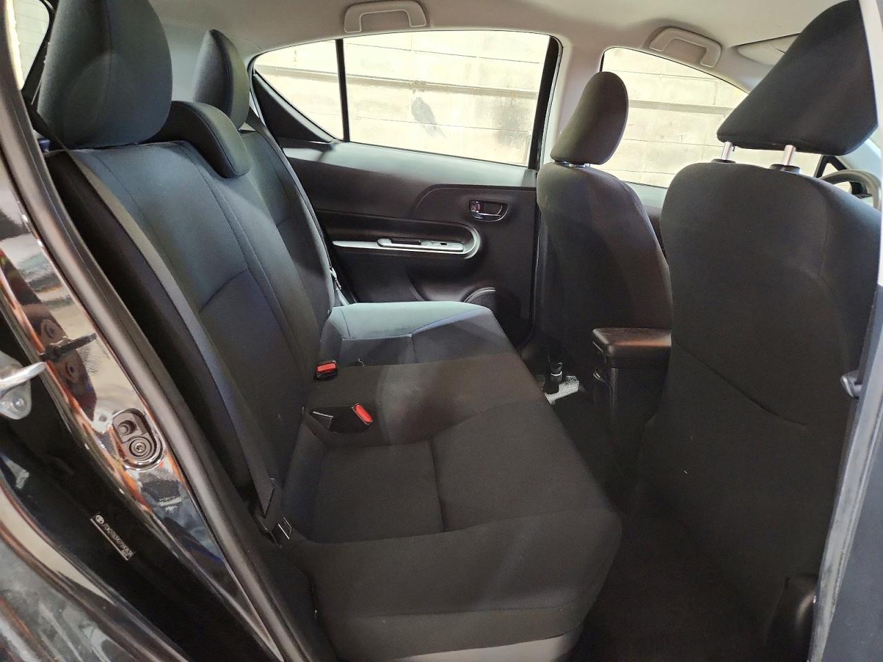 2016 TOYOTA PRIUS C TWO photo 28