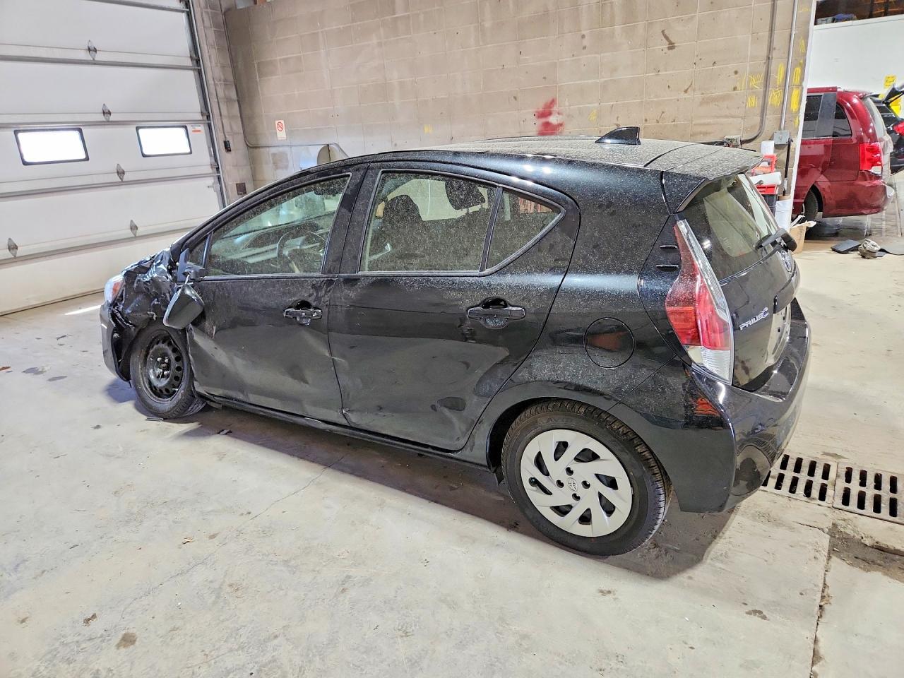 2016 TOYOTA PRIUS C TWO photo 4