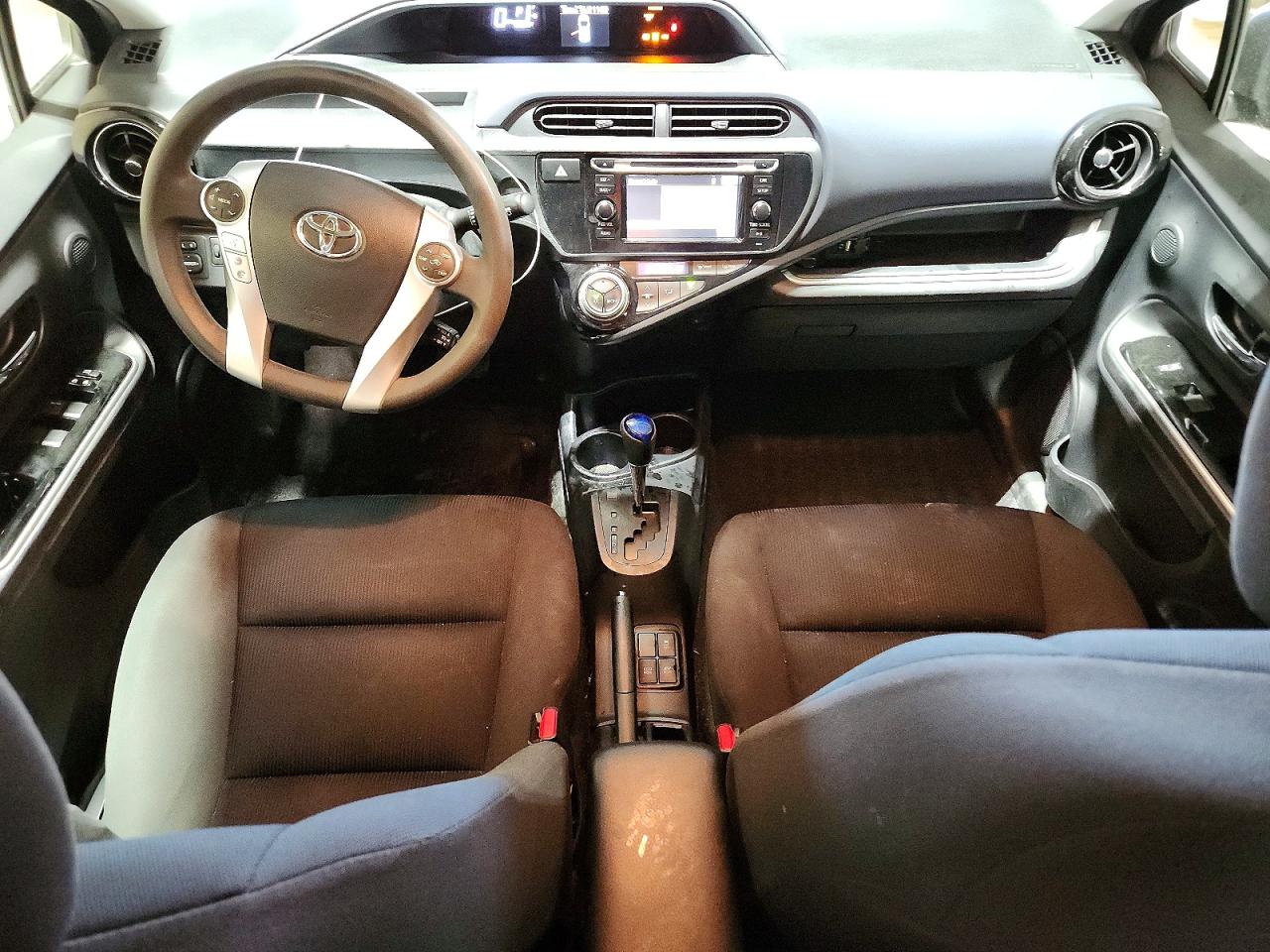 2016 TOYOTA PRIUS C TWO photo 22