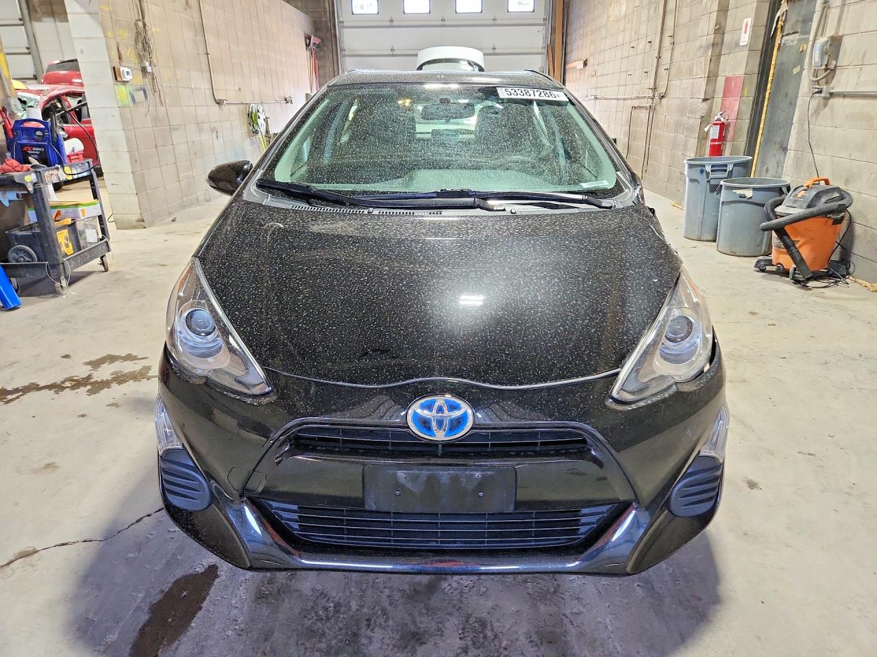 2016 TOYOTA PRIUS C TWO photo 13
