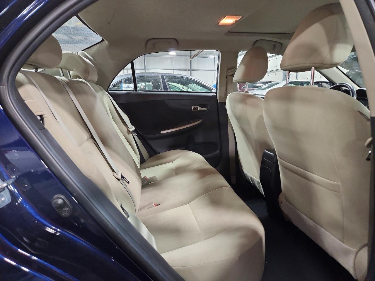 2013 TOYOTA COROLLA LE photo 28