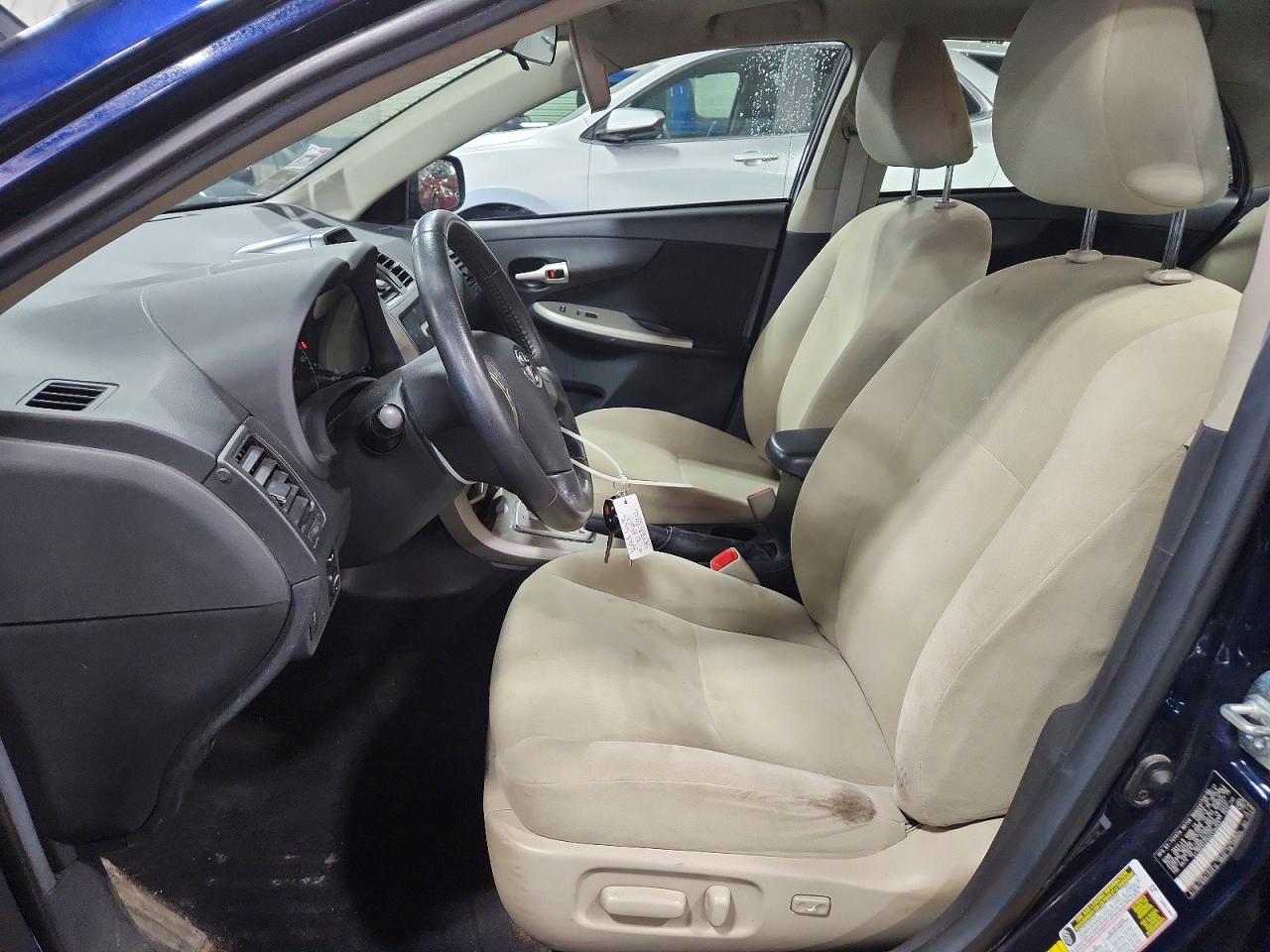 2013 TOYOTA COROLLA LE photo 19