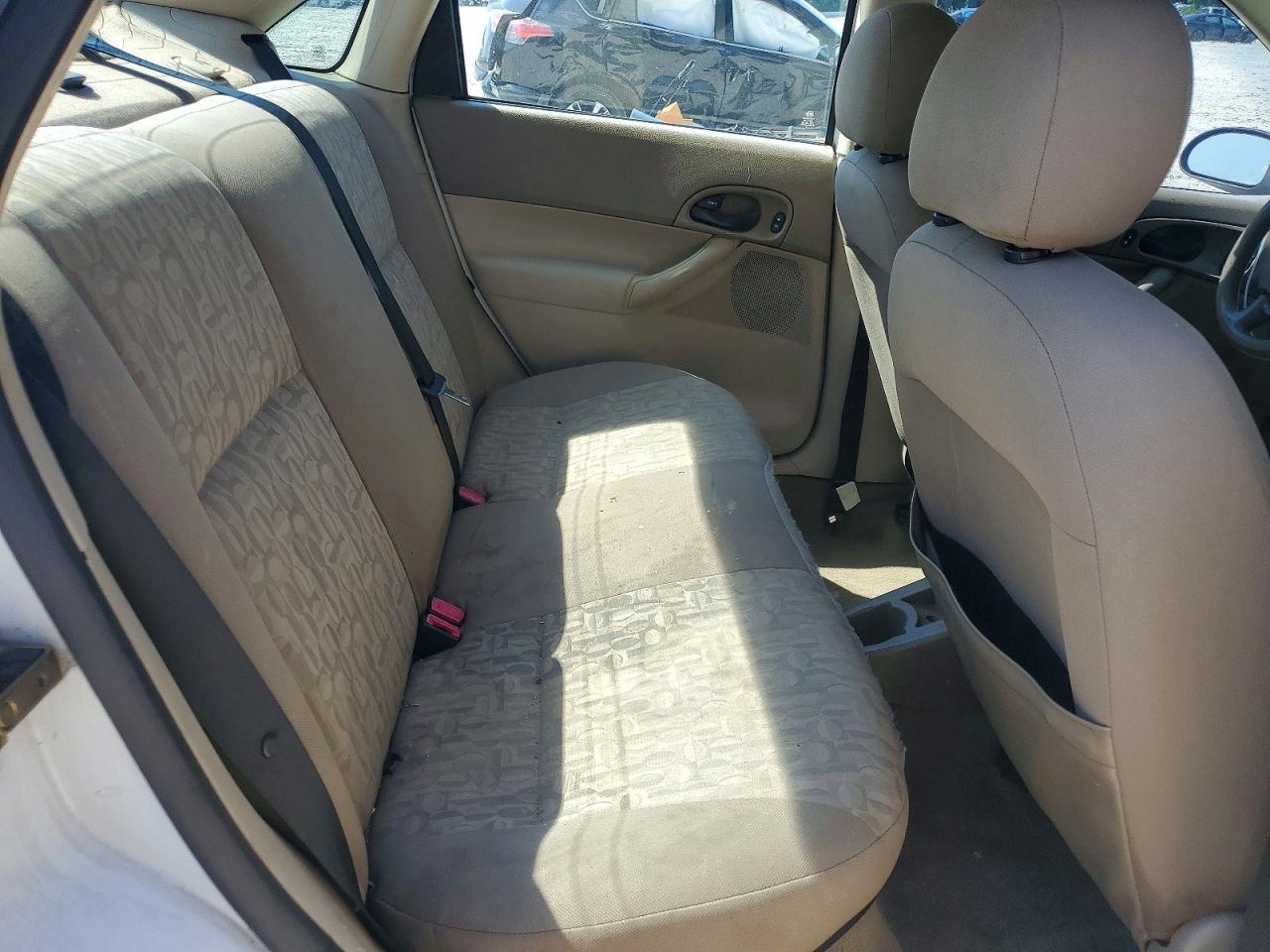 2005 FORD FOCUS ZX4 photo 10