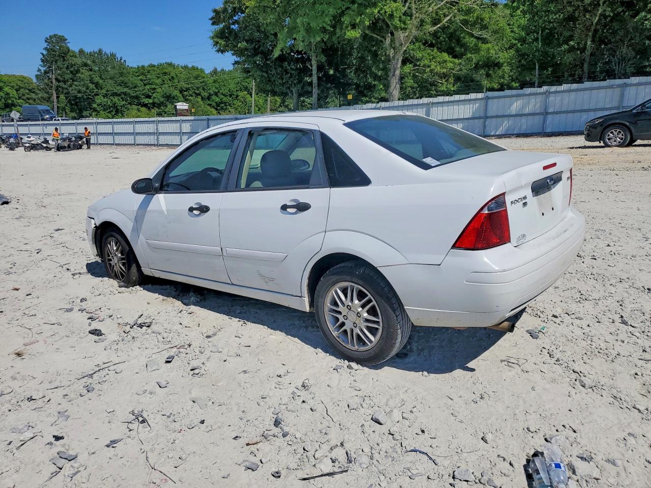 2005 FORD FOCUS ZX4 photo 2