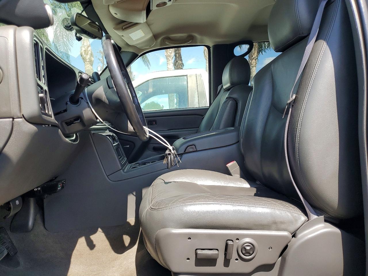2004 CHEVROLET SILVERADO photo 7