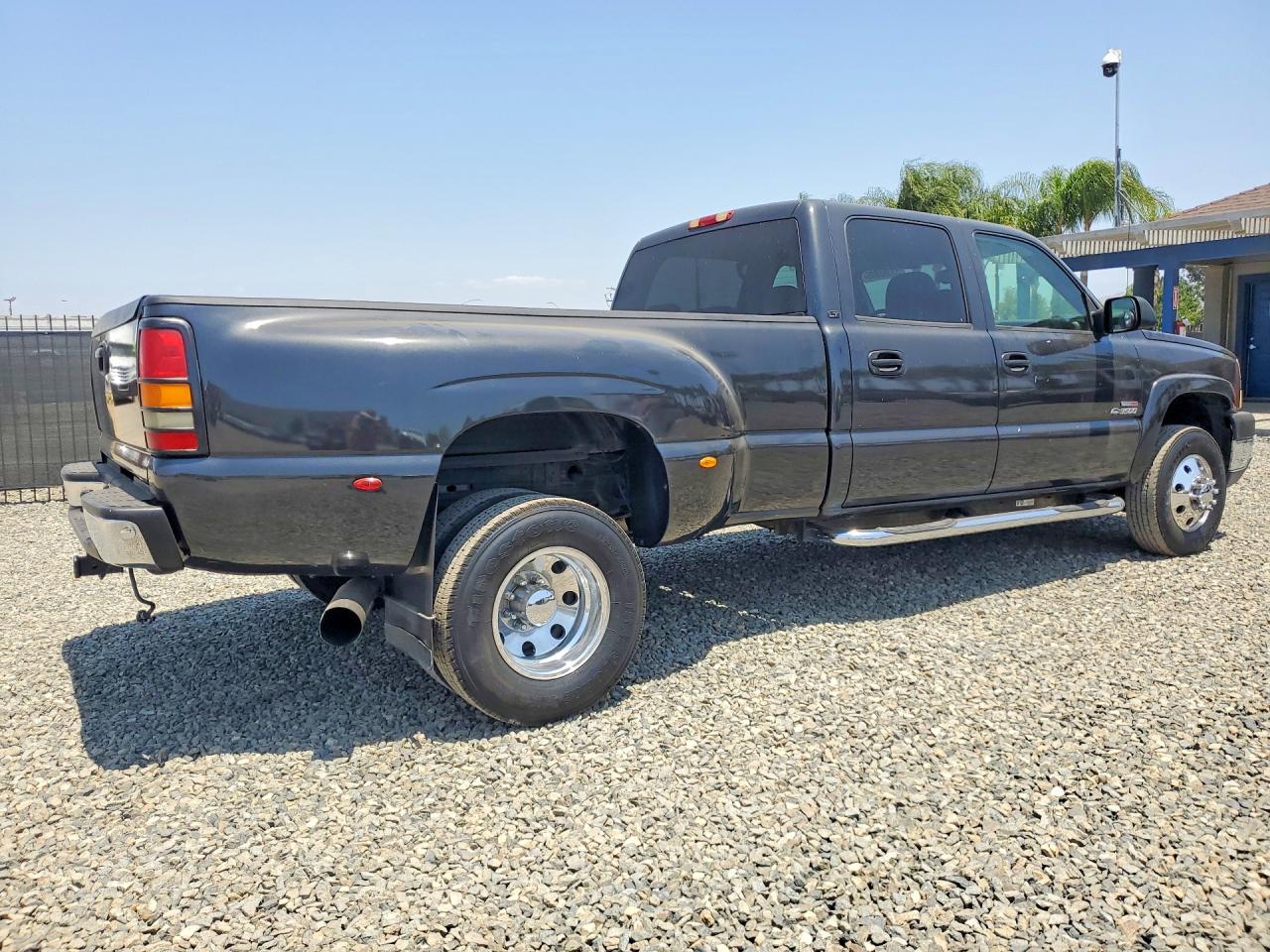 2004 CHEVROLET SILVERADO photo 3