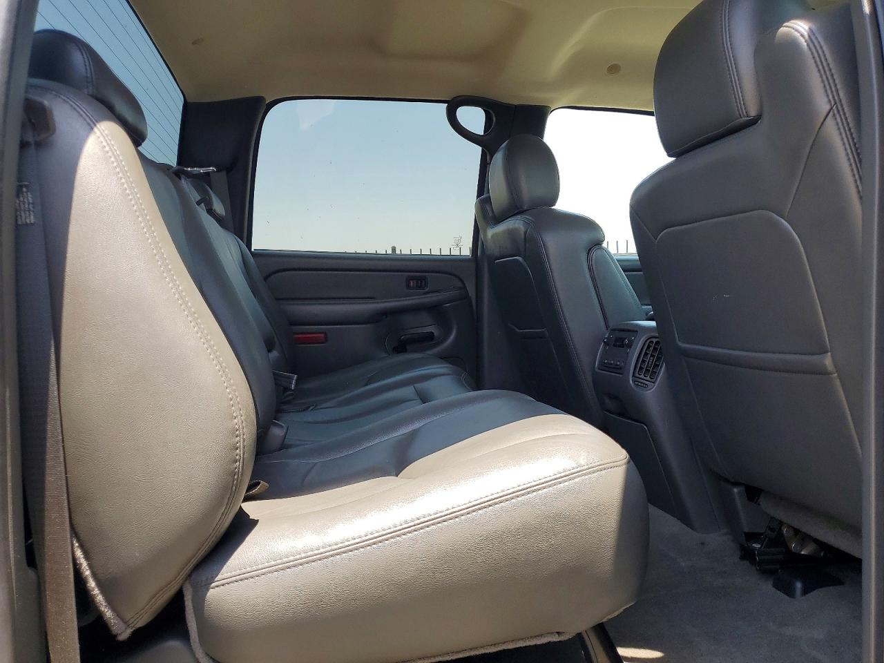 2004 CHEVROLET SILVERADO photo 11