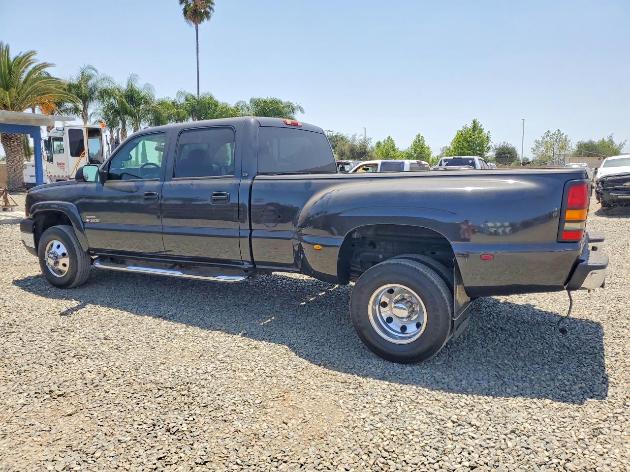 2004 CHEVROLET SILVERADO photo 2
