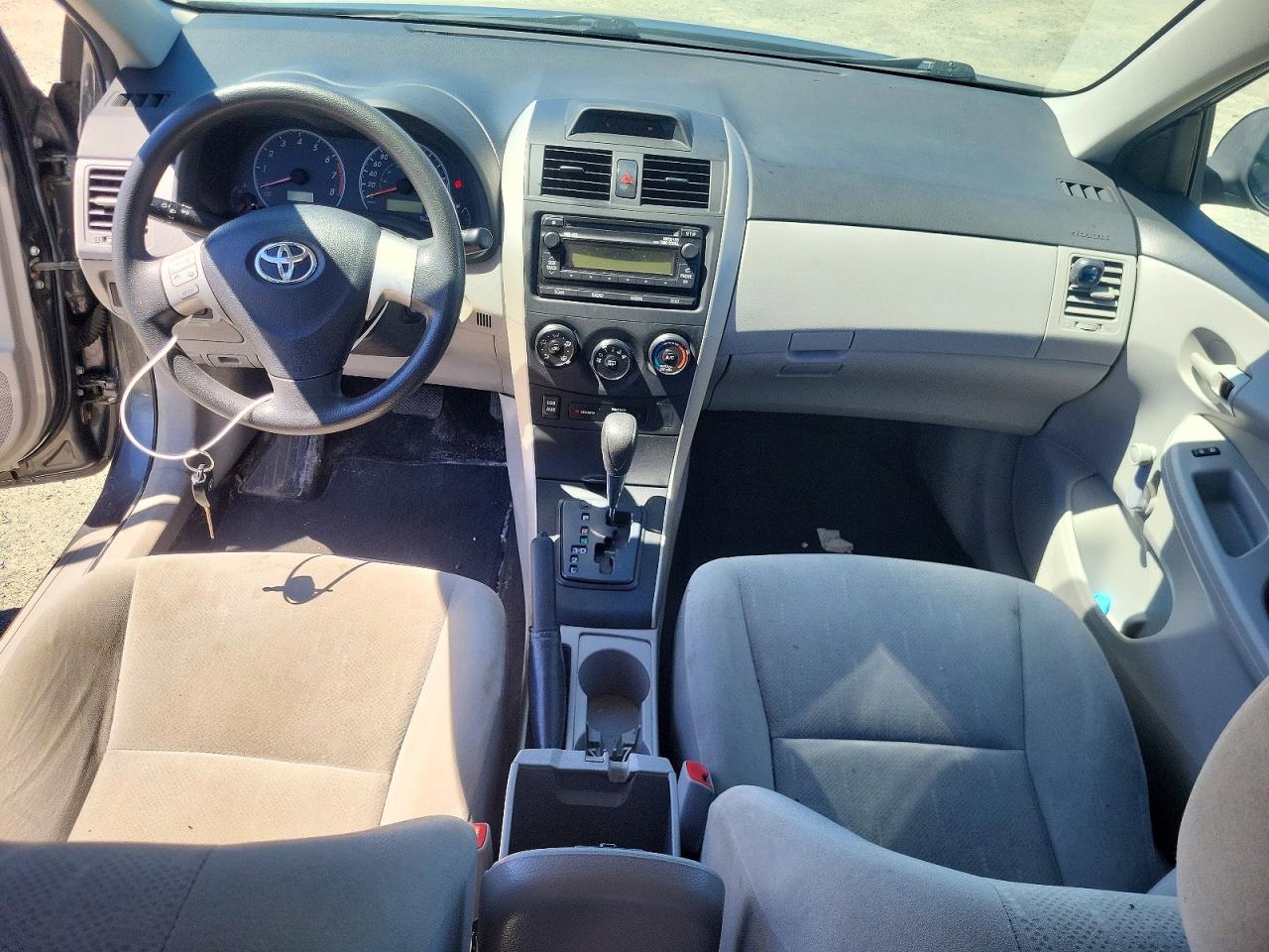 2013 TOYOTA COROLLA L photo 22
