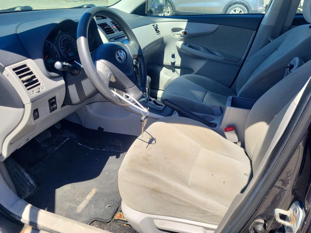 2013 TOYOTA COROLLA L photo 19