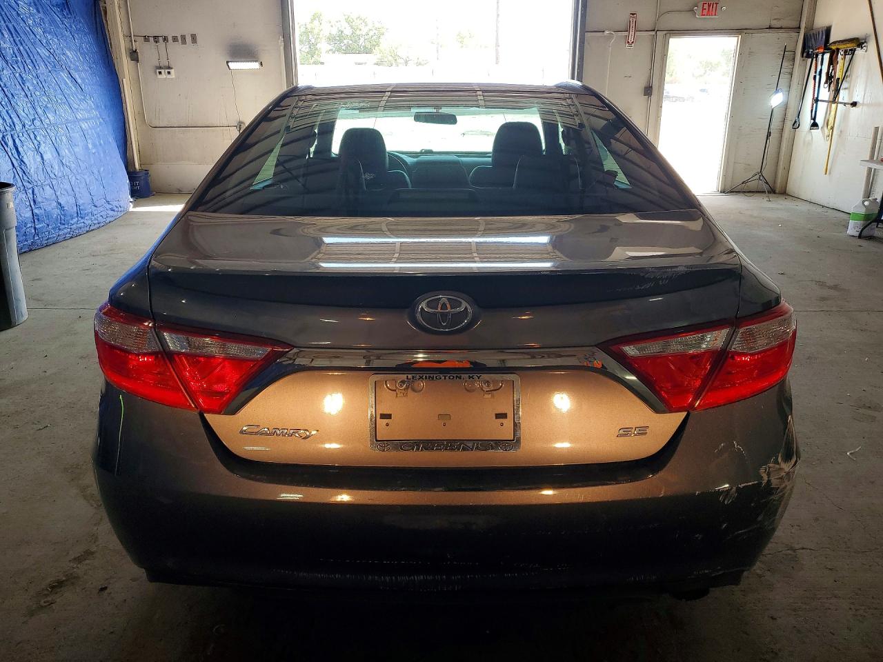 2017 TOYOTA CAMRY SE photo 11
