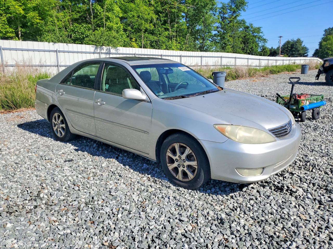 2005 TOYOTA CAMRY XLE V6 photo 10