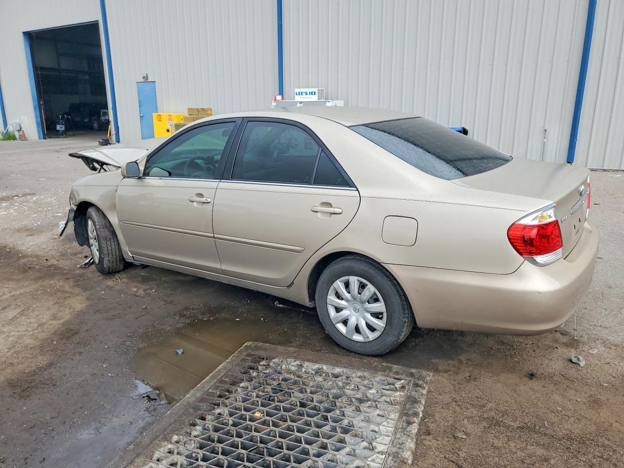 2005 TOYOTA CAMRY LE photo 2