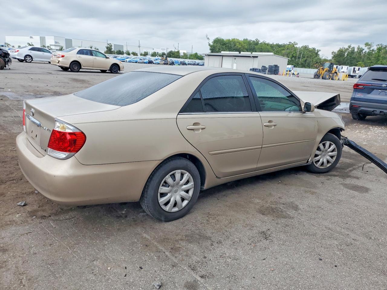 2005 TOYOTA CAMRY LE photo 3