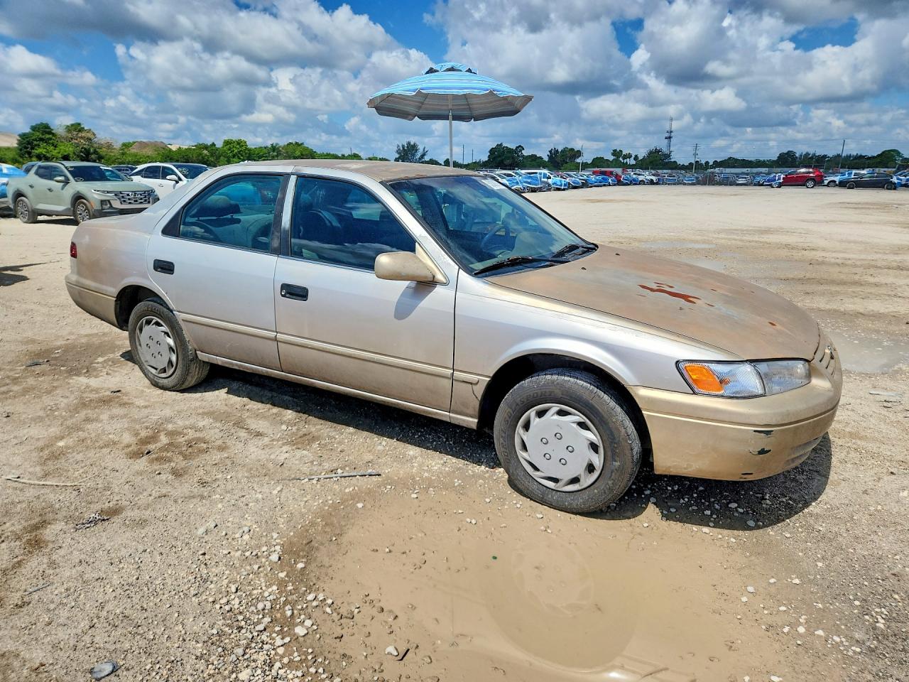 1997 TOYOTA CAMRY LE photo 7