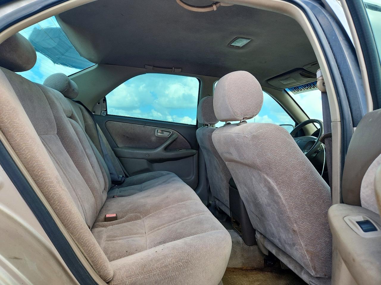 1997 TOYOTA CAMRY LE photo 19