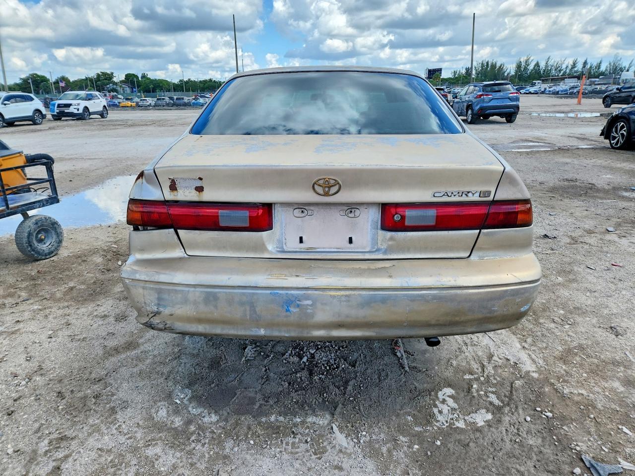 1997 TOYOTA CAMRY LE photo 11