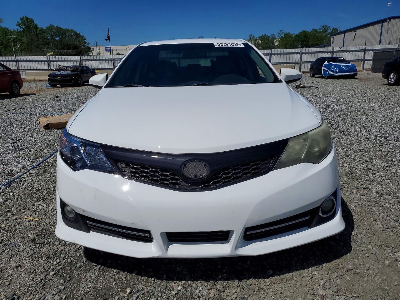 2014 TOYOTA CAMRY SE photo 9