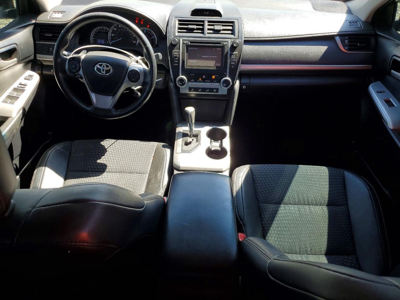 2014 TOYOTA CAMRY SE photo 15