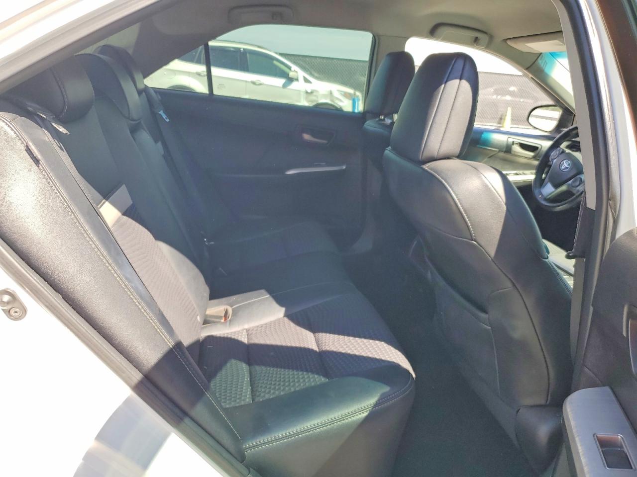 2014 TOYOTA CAMRY SE photo 19