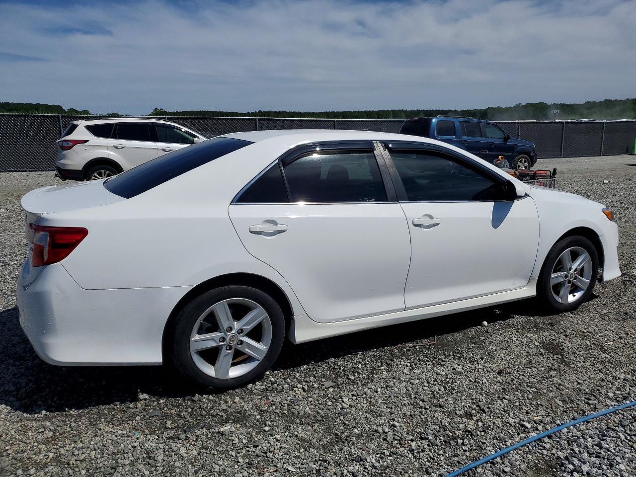 2014 TOYOTA CAMRY SE photo 5