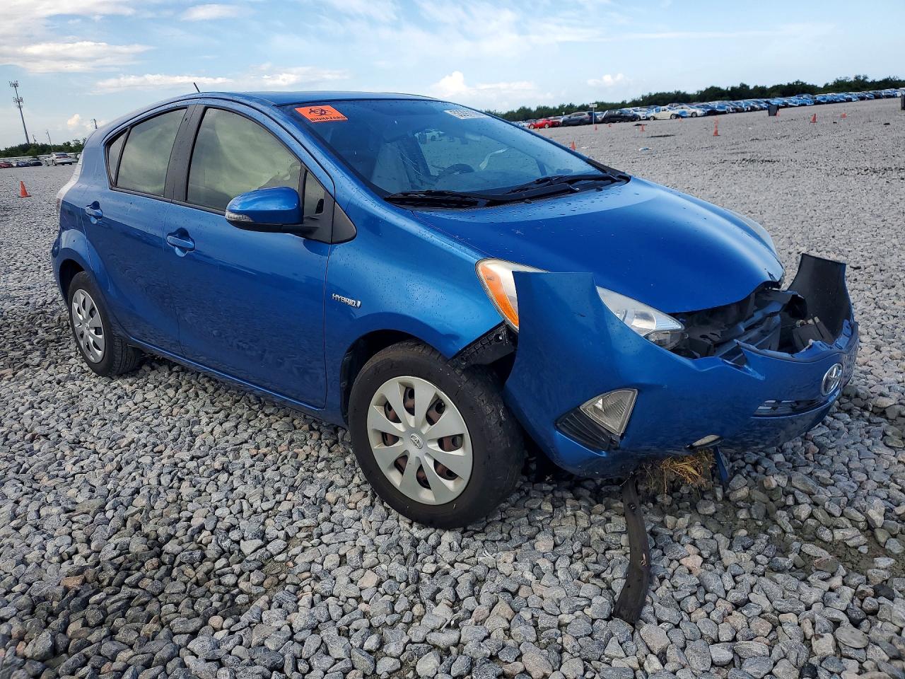 2013 TOYOTA PRIUS C TWO photo 7