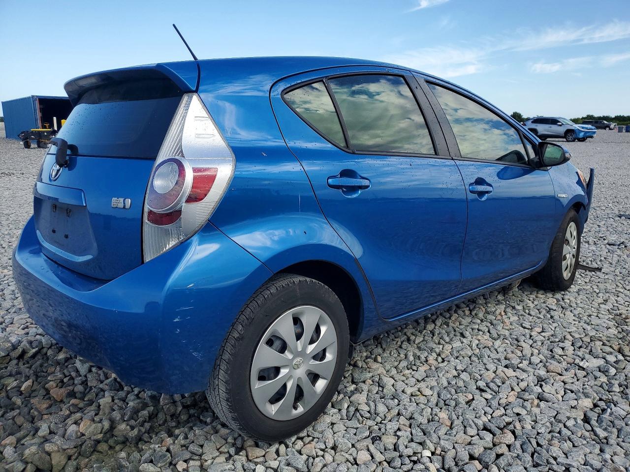 2013 TOYOTA PRIUS C TWO photo 5