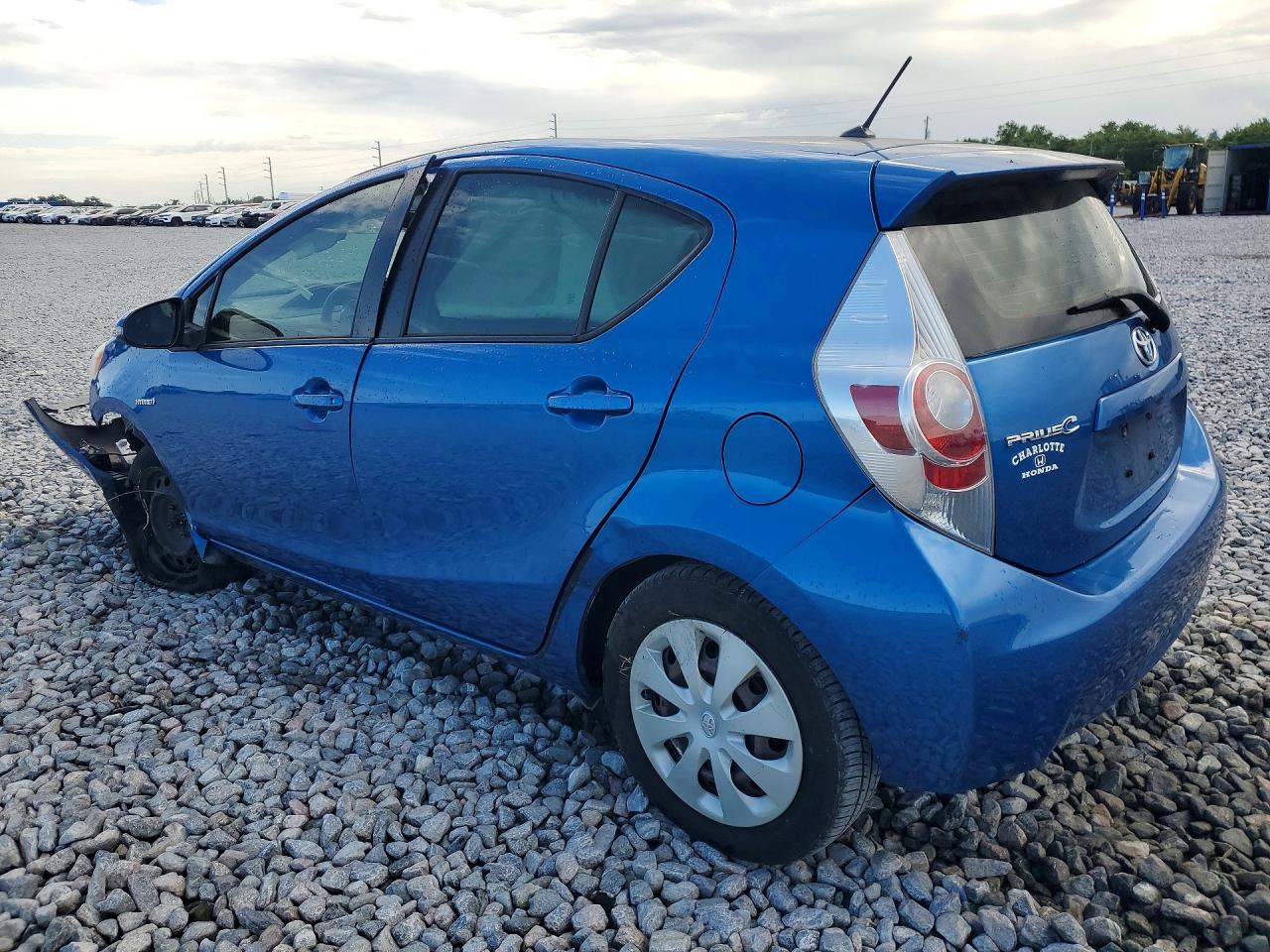 2013 TOYOTA PRIUS C TWO photo 3