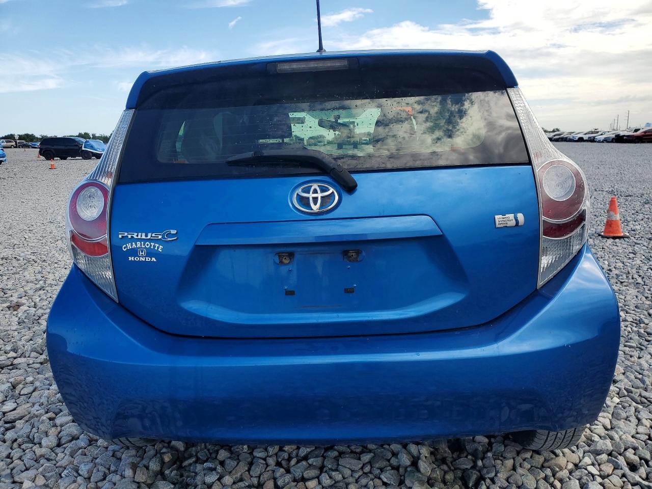 2013 TOYOTA PRIUS C TWO photo 11